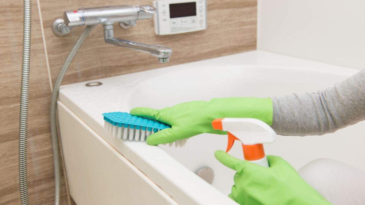 Which Product Is Easier To Use? A Comparison Guide To Three Bathroom Cleaning Staples